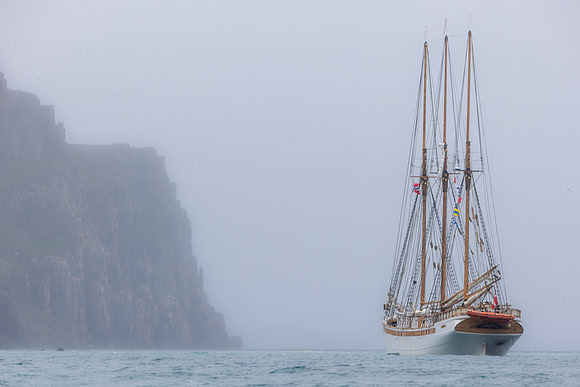 3 mast ship